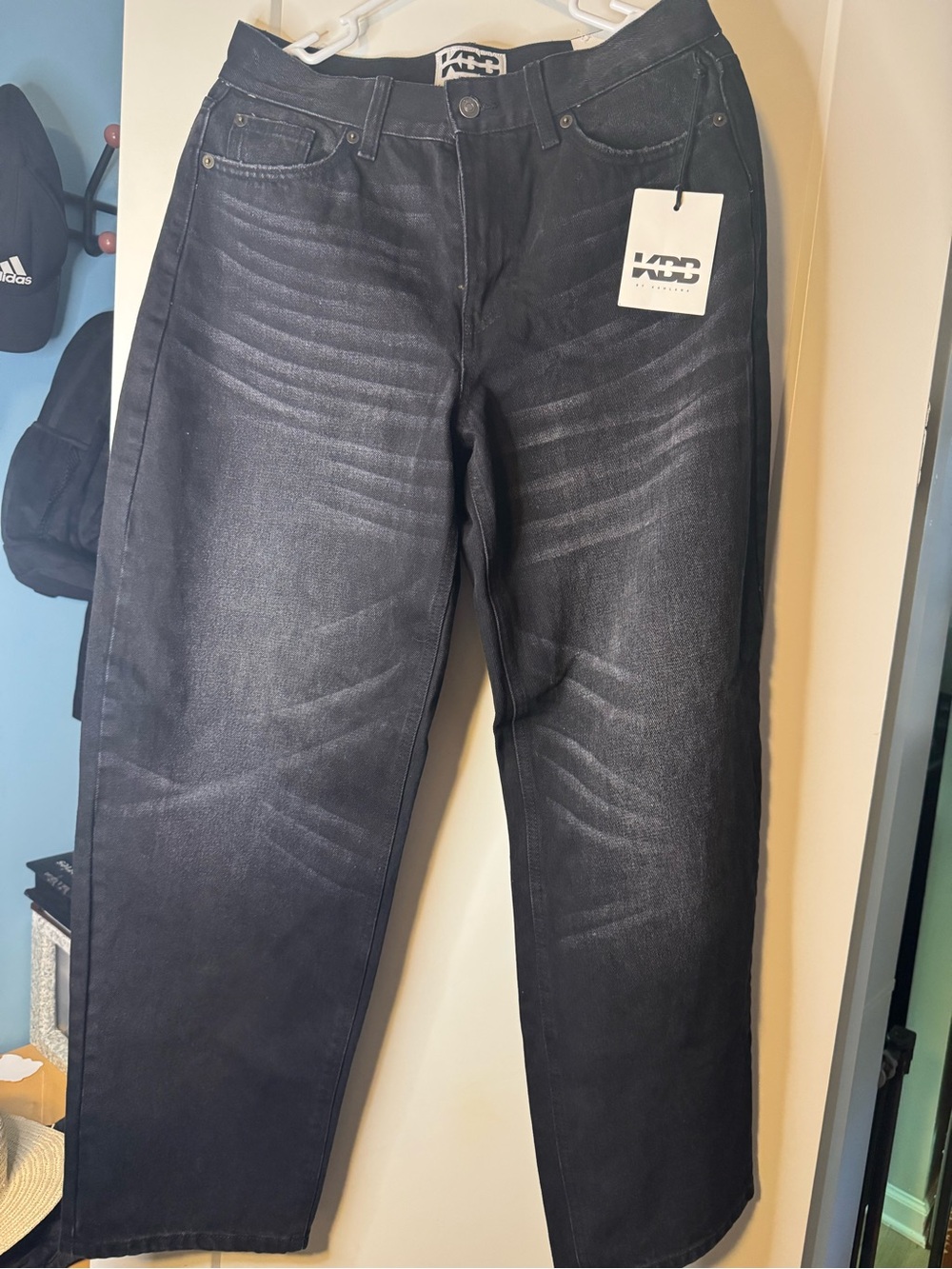 Straight-Leg Women's Jeans in Black with Subtle Fading